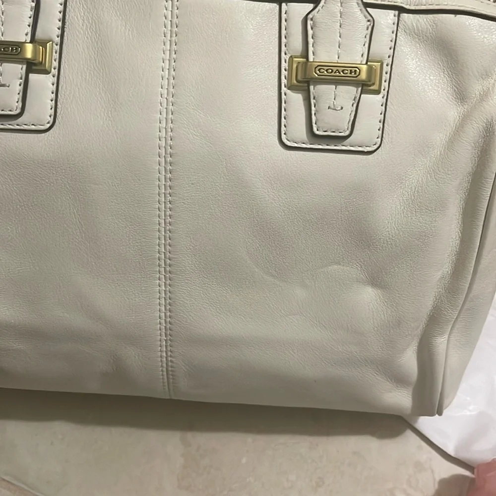 COACH- Taylor leather satchel in Ivory - F25296- GUC